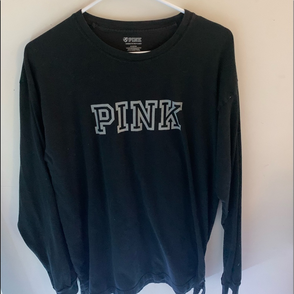 pink Victoria’s Secret‘s long sleeve top